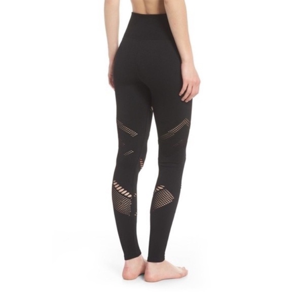 ALO Radiance Seamless Legging - Picture 2 of 4
